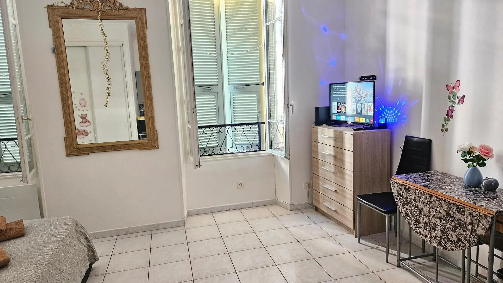 Studio Centre Ville Nice 0*,  France